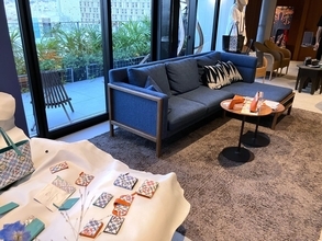 大人のリゾートライフを意識　琉球びんがたレザーブランド｢Bin.｣発表会　那覇市久茂地、10月19日まで