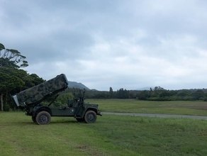 米海兵隊の最新型地対艦ミサイル「ネメシス」が沖縄に到着　キャンプ・ハンセンに配備へ