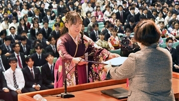 「社会貢献できるよう成長続ける」コロナ禍乗り越え琉球大で卒業式　1600人が門出