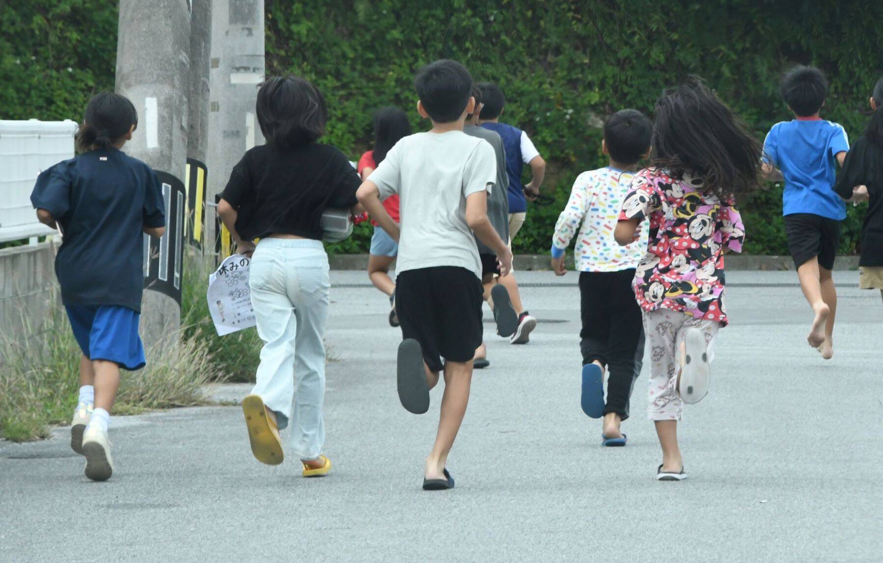 見ず知らずの母子を車に乗せる人、避難を誘導する人、混乱の中にも助け合い　津波警報沖縄の一日【動画あり】