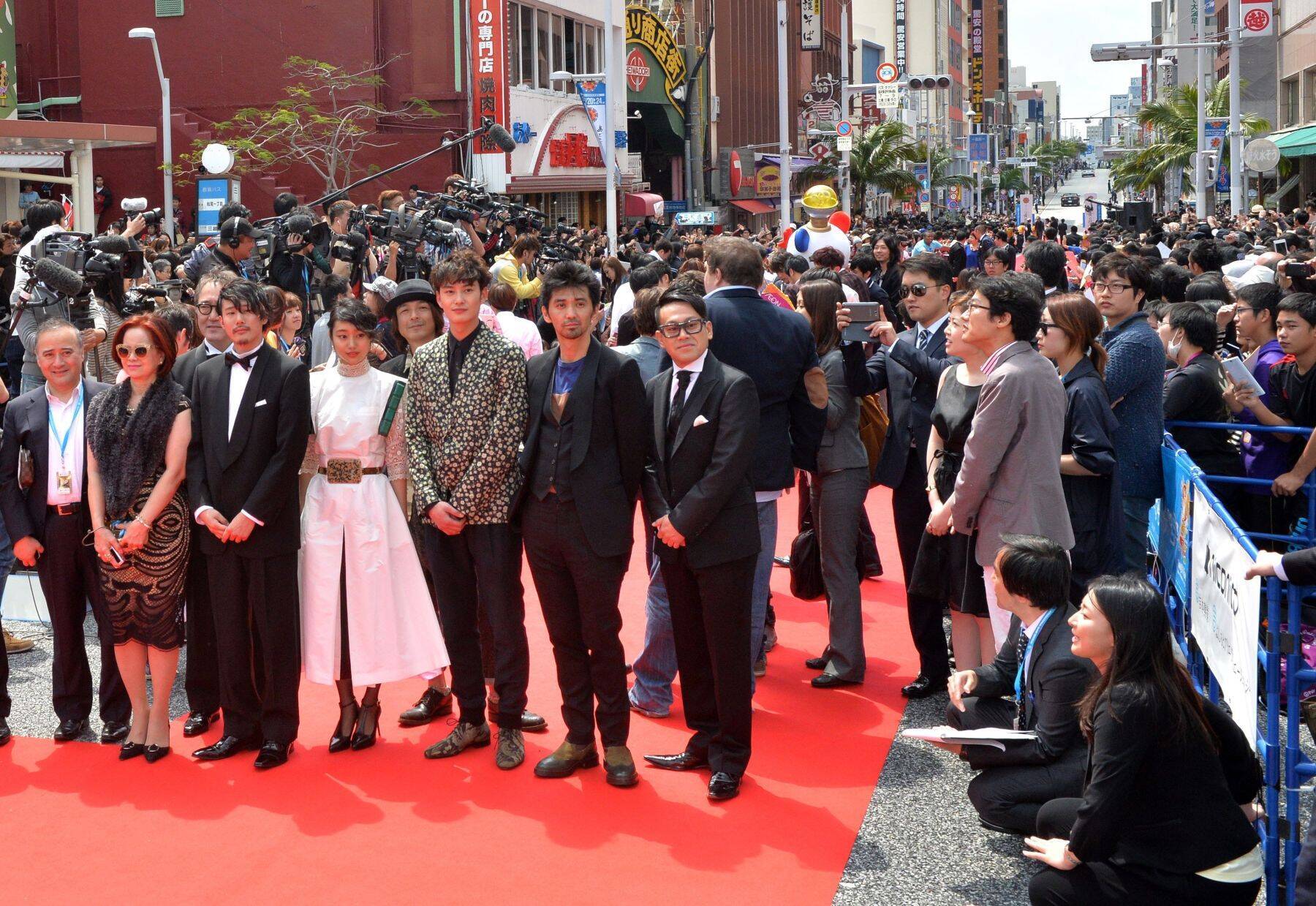 綾瀬はるか、渡辺直美、黒木メイサ…レッドカーペットを彩ったスターたち　沖縄国際映画祭を写真で振り返る