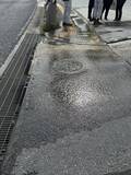 「沖縄市比屋根で水道管が漏水　断水や道路陥没なし」の画像1