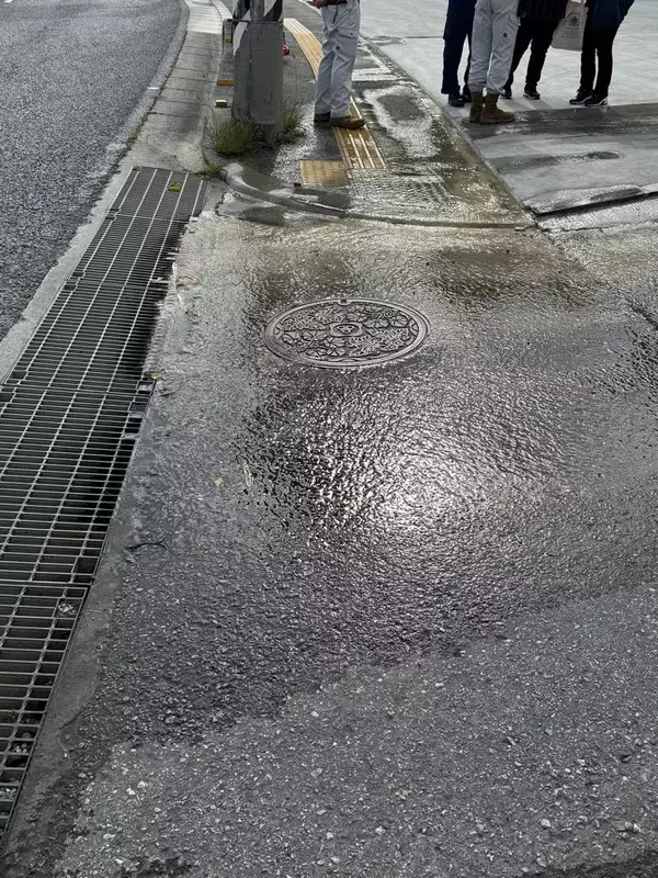 沖縄市比屋根で水道管が漏水　断水や道路陥没なし