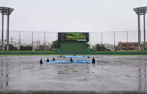 高校野球沖縄大会　悪天候で継続試合に　コザ―中部商業、浦添工業―美里工業