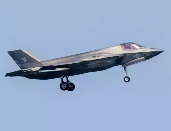 嘉手納基地にF35飛来　主翼下に実弾　岩国基地から4機