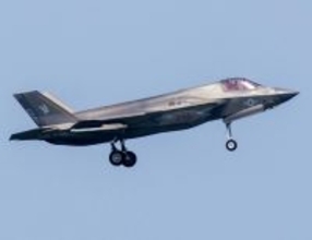 嘉手納基地にF35飛来　主翼下に実弾　岩国基地から4機