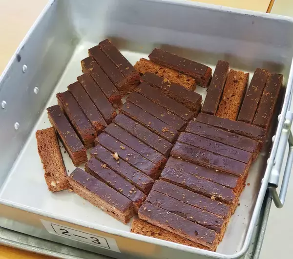 給食に名物ブラウニー登場、生徒ら沸く　中学校隣の洋菓子店の人気ケーキ　沖縄・うるま市