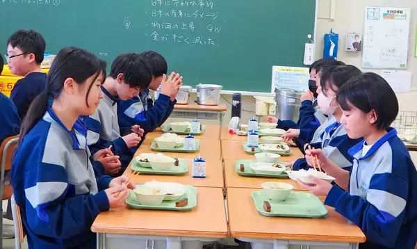 「給食に名物ブラウニー登場、生徒ら沸く　中学校隣の洋菓子店の人気ケーキ　沖縄・うるま市」の画像