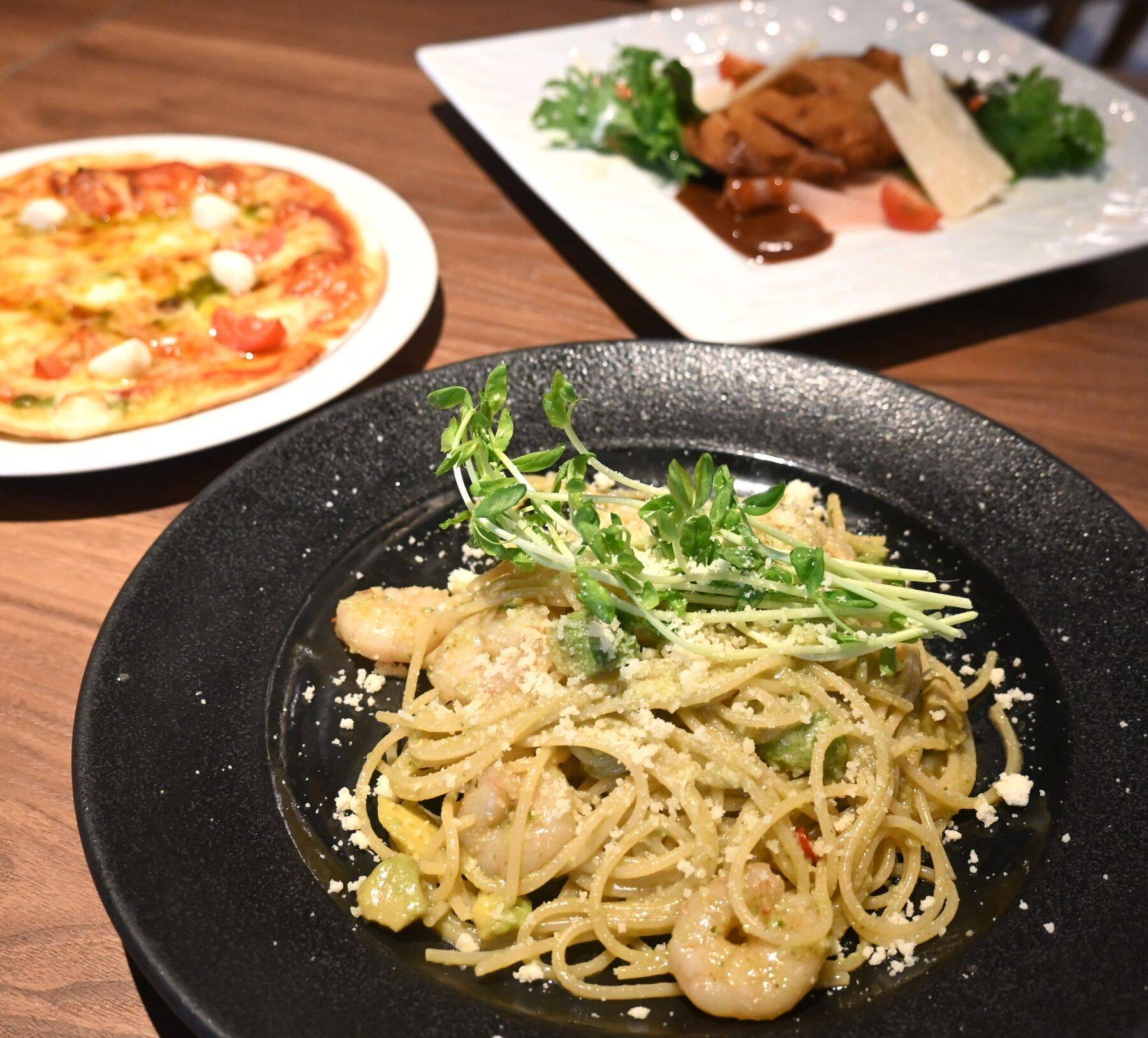 「フードコートではありません」――沖縄・パレットくもじにリウボウフードホール誕生　心もお腹も満たす全7店舗を徹底紹介！