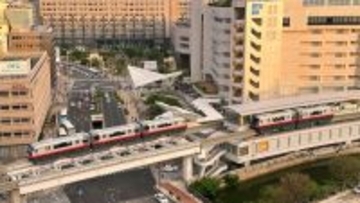 混雑の限界　ゆいレール駅に響くブザー、降車求めるアナウンス　3回停止した理由は