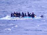「石垣港付近で10人乗りの船が転覆　全員救助、命に別条なし　沖縄」の画像1