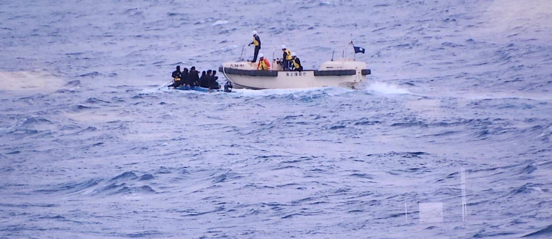 石垣港付近で10人乗りの船が転覆　全員救助、命に別条なし　沖縄