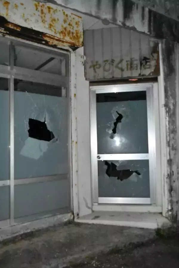 「古謝市長の後援会事務所　ガラス割った容疑で57歳男を逮捕　南城市知念で与那原署」の画像