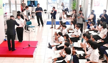 「お父さんがほめてくれた」3年連続の最優秀賞も　全琉図画・作文・書道コンクールで133人を表彰