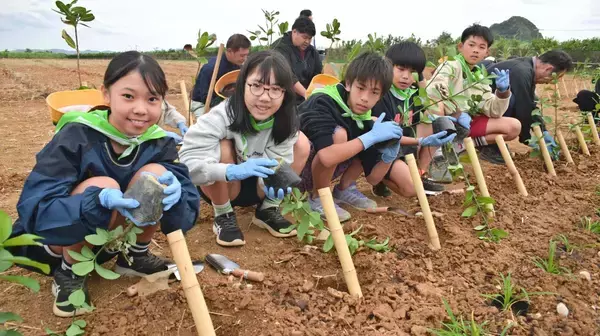 島の環境保全に貢献！「防風林の日」に500本植樹　児童ら120人が参加　沖縄・伊江村