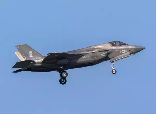 沖縄・嘉手納基地にF35Aが緊急着陸　前日も同型機　F35B2機飛来