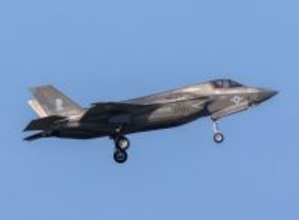 沖縄・嘉手納基地にF35Aが緊急着陸　前日も同型機　F35B2機飛来