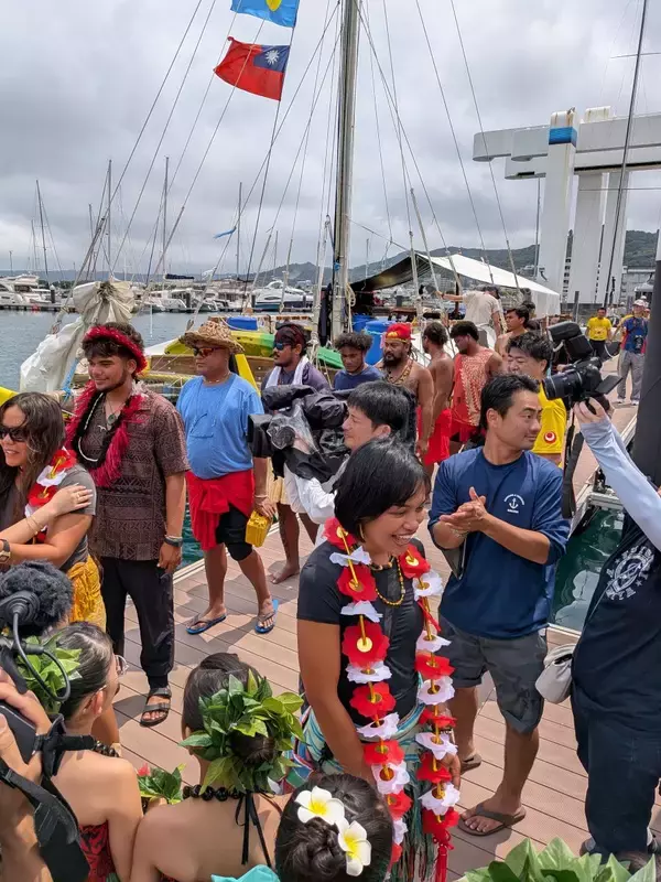 「父に続き私も」天体目印に風を読み航海　パラオの伝統カヌーが沖縄入り　与那原マリーナで歓迎式典【動画あり】