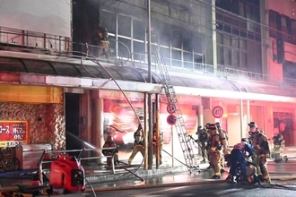 【速報】名護十字路付近で火災　19日午後11時50分現在、鎮火のめど立たず（動画）