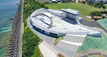 宜野湾市の屋外劇場がリニューアル、収容8千人の新たな観光拠点へ　落成式に「ケツメイシ」リーダーも