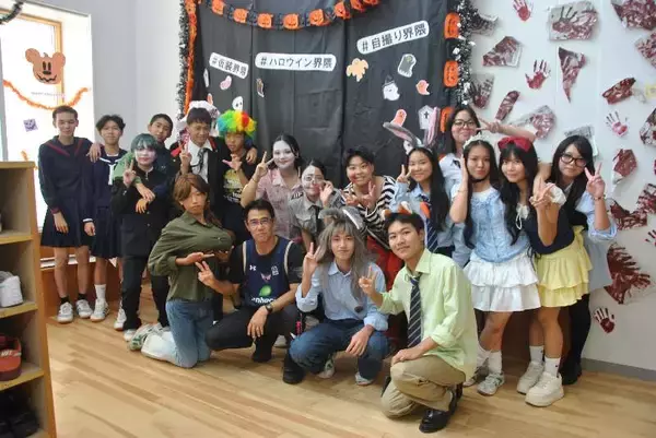 「学校丸ごとハロウィーン　沖縄・北谷中で生徒企画の仮装授業　お菓子券は校長室と「怖い」先生の下に【写真5枚】」の画像