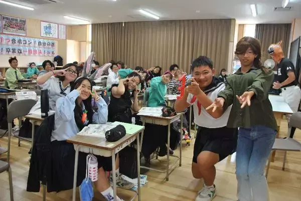 「学校丸ごとハロウィーン　沖縄・北谷中で生徒企画の仮装授業　お菓子券は校長室と「怖い」先生の下に【写真5枚】」の画像