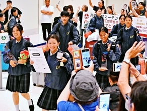 「おめでとう」マーチングバンド世界2位・西原高が帰国　次は「絶対に日本一に」　那覇空港で保護者らで迎え【動画あり】
