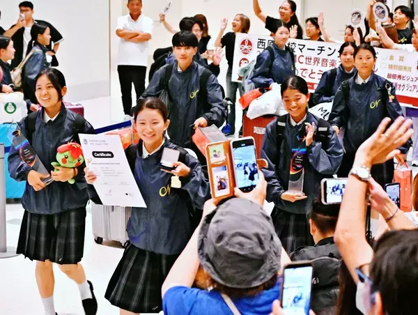 「おめでとう」マーチングバンド世界2位・西原高が帰国　次は「絶対に日本一に」　那覇空港で保護者らで迎え【動画あり】
