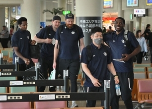 キングス、王座奪還へ　那覇空港を出発　23日にCS決勝第1戦　桶谷HC「自信がある」