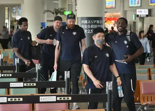 キングス、王座奪還へ　那覇空港を出発　23日にCS決勝第1戦　桶谷HC「自信がある」