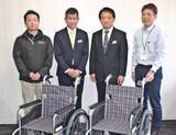 「「車いすが不足」の投稿がきっかけ　大同火災、北中城村に2台寄贈　県内に累計千台超　支社長「これからも地域に貢献」」の画像1