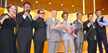 具志堅用高さん、王座獲得から50年「沖縄のために頑張るんだと、それだけだった」　世界チャンピオン会が祝賀会