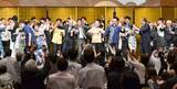 「東京沖縄県人会、歓喜のカチャーシー　創立70周年祝う　ホテルニューオータニ東京で祝賀会・記念式典」の画像1
