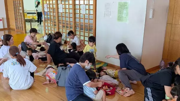 「何かあったら大変と…」 津波注意報、那覇市松山の津波避難ビルに60人　外国人客も避難