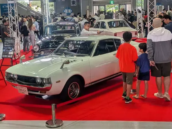 「沖縄トヨタフェス　初日にぎわう　人気車種や中古車展示販売　宜野湾市で14日まで」の画像