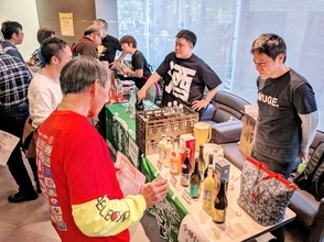 ロック、水割り、炭酸割り…！さまざまな泡盛の飲み方を提案　140人、魅力に酔う　東京で「文化祭」