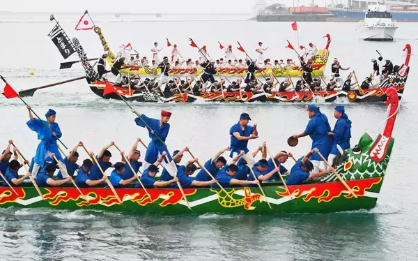那覇ハーリー　雨中の熱戦、本バーリーは那覇が2連覇　「チームワークの勝利」