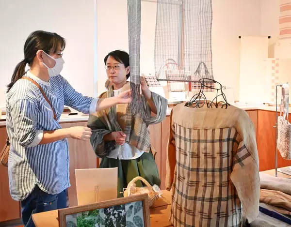 普段使いできる芭蕉布作品100点　8工房が展示販売会　大宜味村で5月11日まで