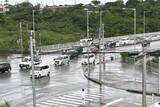 「津波想定して渋滞対策　県道85号全4車線を一方通行に　沖縄署がイオン沖縄ライカム近くで訓練「二次被害防ぐ」」の画像1