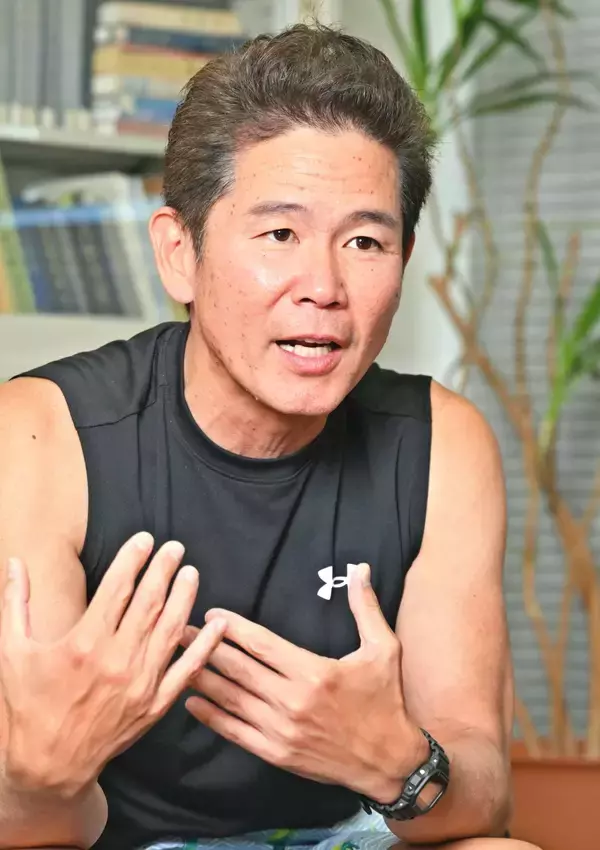 「こんなにおいしいんだよ」ガレッジ川田さん、泡盛愛を語り尽くす！ 芸人だからこその“飲み会”ライブ