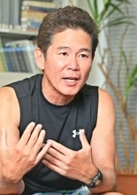 「こんなにおいしいんだよ」ガレッジ川田さん、泡盛愛を語り尽くす！ 芸人だからこその“飲み会”ライブ