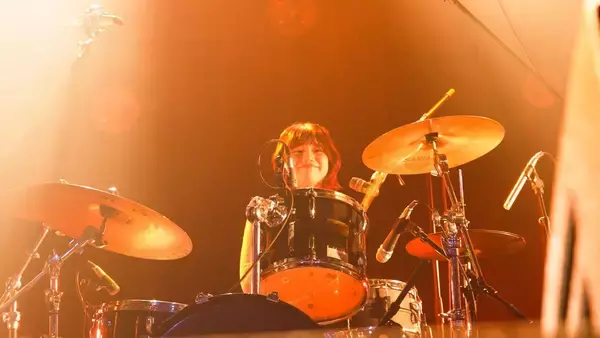 「沖縄出身3人組バンド・ずっちーず、結成初期からの代表曲『不確か』シングル化　名作映画着想の“深海サウンド”」の画像