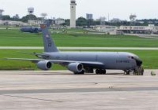 嘉手納基地の旧海軍駐機場でKC135給油機を確認　地元は使用禁止求める