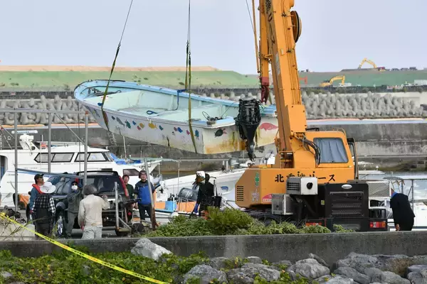 【速報】高波受け船転覆か　海保、業務上過失往来危険などの疑いで捜査へ　沖縄・辺野古沖で高校生ら2人死亡
