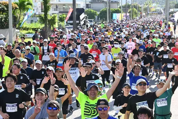 尚巴志ハーフマラソン、午前９時にスタート！秋の南城路を駆け抜ける　ハーフの部に5122人　３キロの部には940人がエントリー