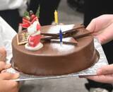 「愛情込めたクリスマスケーキ、おいしく食べてね　沖縄県洋菓子協会　300個を県共同募金会へ」の画像1