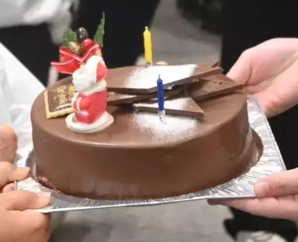 愛情込めたクリスマスケーキ、おいしく食べてね　沖縄県洋菓子協会　300個を県共同募金会へ
