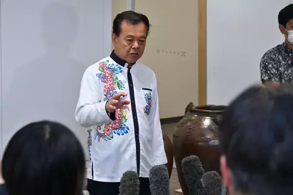 「「あんたたちが悪いです」沖縄・南城市長、記者団の質問に　市議選結果受け持論【動画あり】」の画像