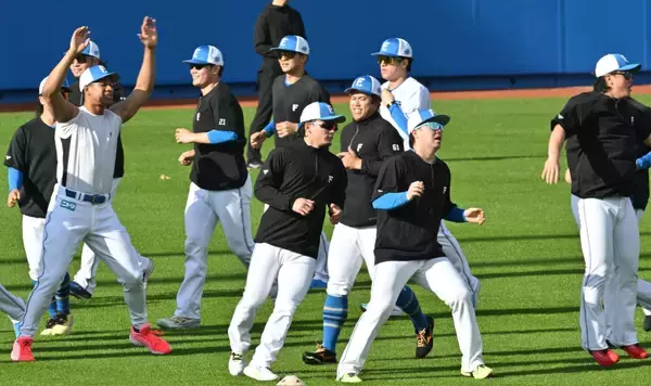 「プロ野球キャンプがスタート　沖縄は阪神、日本ハムなど6球団が始動」の画像