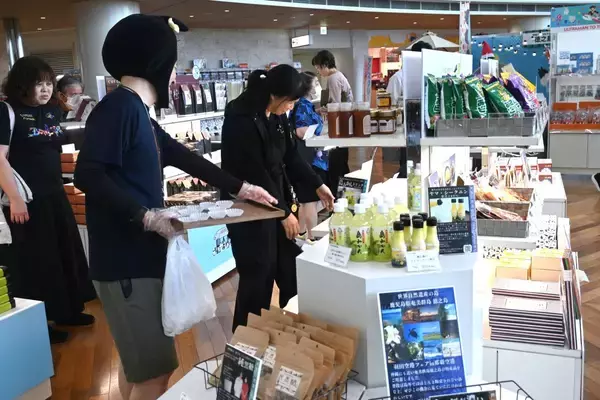 「全国のお土産が那覇空港に集結　羽田空港フェア　12月8日まで、国際線エリア3階ふくぎホール」の画像